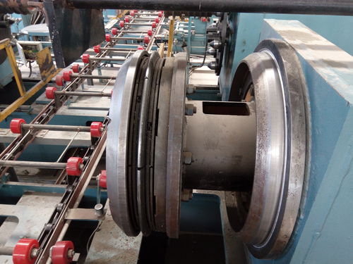 德博机械垃圾桶胀筋翻边机在钢结构房屋领域的应用